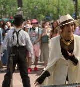 Emily_in_Paris_S02E04_WEBRip_x264-ION10_2563.jpg