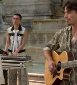 Emily_in_Paris_S02E04_WEBRip_x264-ION10_2574.jpg