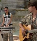 Emily_in_Paris_S02E04_WEBRip_x264-ION10_2577.jpg