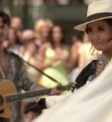 Emily_in_Paris_S02E04_WEBRip_x264-ION10_2600.jpg
