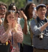 Emily_in_Paris_S02E04_WEBRip_x264-ION10_2603.jpg
