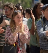 Emily_in_Paris_S02E04_WEBRip_x264-ION10_2604.jpg
