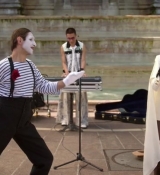 Emily_in_Paris_S02E04_WEBRip_x264-ION10_2610.jpg