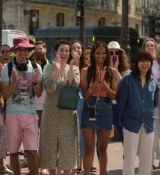 Emily_in_Paris_S02E04_WEBRip_x264-ION10_2618.jpg