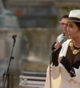 Emily_in_Paris_S02E04_WEBRip_x264-ION10_2626.jpg
