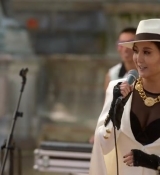 Emily_in_Paris_S02E04_WEBRip_x264-ION10_2627.jpg