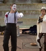 Emily_in_Paris_S02E04_WEBRip_x264-ION10_2628.jpg
