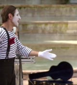 Emily_in_Paris_S02E04_WEBRip_x264-ION10_2641.jpg