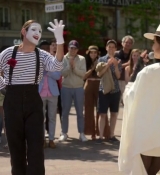 Emily_in_Paris_S02E04_WEBRip_x264-ION10_2646.jpg