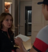 Emily_in_Paris_S02E04_WEBRip_x264-ION10_2665.jpg