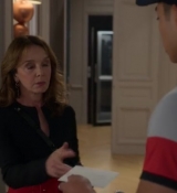 Emily_in_Paris_S02E04_WEBRip_x264-ION10_2667.jpg