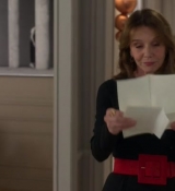 Emily_in_Paris_S02E04_WEBRip_x264-ION10_2681.jpg