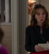 Emily_in_Paris_S02E04_WEBRip_x264-ION10_2713.jpg