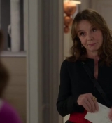 Emily_in_Paris_S02E04_WEBRip_x264-ION10_2715.jpg