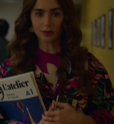 Emily_in_Paris_S02E04_WEBRip_x264-ION10_2746.jpg