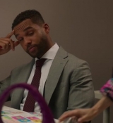 Emily_in_Paris_S02E04_WEBRip_x264-ION10_2774.jpg