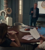 Emily_in_Paris_S02E05_WEBRip_x264-ION10_0215.jpg