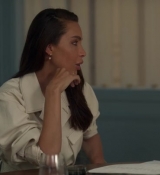 Emily_in_Paris_S02E05_WEBRip_x264-ION10_0230.jpg