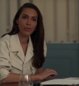 Emily_in_Paris_S02E05_WEBRip_x264-ION10_0264.jpg