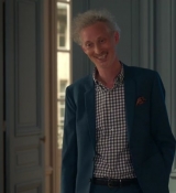 Emily_in_Paris_S02E05_WEBRip_x264-ION10_0282.jpg