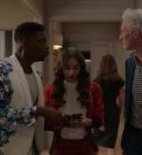 Emily_in_Paris_S02E05_WEBRip_x264-ION10_0288.jpg
