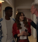 Emily_in_Paris_S02E05_WEBRip_x264-ION10_0295.jpg