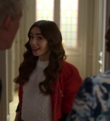 Emily_in_Paris_S02E05_WEBRip_x264-ION10_0297.jpg