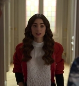 Emily_in_Paris_S02E05_WEBRip_x264-ION10_0298.jpg