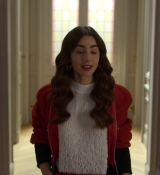 Emily_in_Paris_S02E05_WEBRip_x264-ION10_0299.jpg