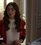 Emily_in_Paris_S02E05_WEBRip_x264-ION10_0336.jpg