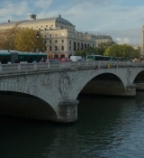 Emily_in_Paris_S02E05_WEBRip_x264-ION10_0351.jpg