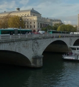 Emily_in_Paris_S02E05_WEBRip_x264-ION10_0354.jpg