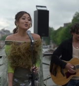 Emily_in_Paris_S02E05_WEBRip_x264-ION10_0362.jpg