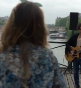 Emily_in_Paris_S02E05_WEBRip_x264-ION10_0371.jpg