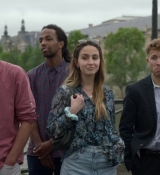 Emily_in_Paris_S02E05_WEBRip_x264-ION10_0379.jpg