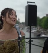 Emily_in_Paris_S02E05_WEBRip_x264-ION10_0383.jpg