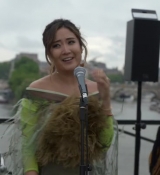 Emily_in_Paris_S02E05_WEBRip_x264-ION10_0386.jpg