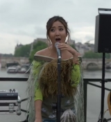 Emily_in_Paris_S02E05_WEBRip_x264-ION10_0389.jpg