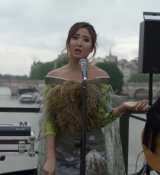 Emily_in_Paris_S02E05_WEBRip_x264-ION10_0390.jpg