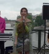 Emily_in_Paris_S02E05_WEBRip_x264-ION10_0394.jpg