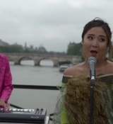 Emily_in_Paris_S02E05_WEBRip_x264-ION10_0402.jpg