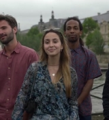 Emily_in_Paris_S02E05_WEBRip_x264-ION10_0435.jpg