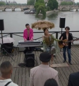 Emily_in_Paris_S02E05_WEBRip_x264-ION10_0446.jpg