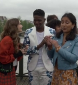 Emily_in_Paris_S02E05_WEBRip_x264-ION10_0456.jpg