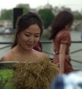 Emily_in_Paris_S02E05_WEBRip_x264-ION10_0494.jpg