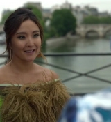 Emily_in_Paris_S02E05_WEBRip_x264-ION10_0515.jpg