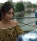 Emily_in_Paris_S02E05_WEBRip_x264-ION10_0556.jpg