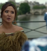 Emily_in_Paris_S02E05_WEBRip_x264-ION10_0569.jpg