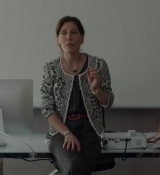 Emily_in_Paris_S02E05_WEBRip_x264-ION10_0581.jpg