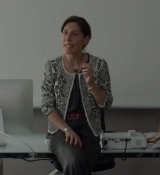 Emily_in_Paris_S02E05_WEBRip_x264-ION10_0582.jpg
